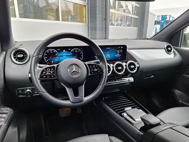 Mercedes-Benz B-KLASSE 180 Business Solution | Trekhaak | Widescreen | Stoelverwarming | LED verlichting | Elektrische achterklep
