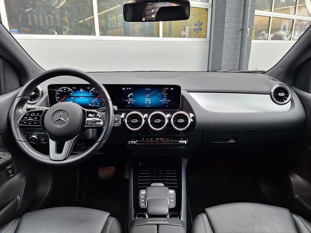 Mercedes-Benz B-KLASSE 180 Business Solution | Trekhaak | Widescreen | Stoelverwarming | LED verlichting | Elektrische achterklep