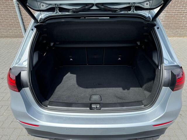 Mercedes-Benz B-KLASSE 180 Luxury Line | Panoramadak | Nightpakket |