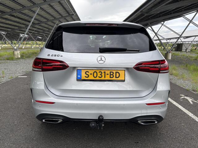 Mercedes-Benz B-KLASSE 250 e AMG Line | Night | Sfeerverlichting | Stoelverwarming | Trekhaak | Parkeercamera |