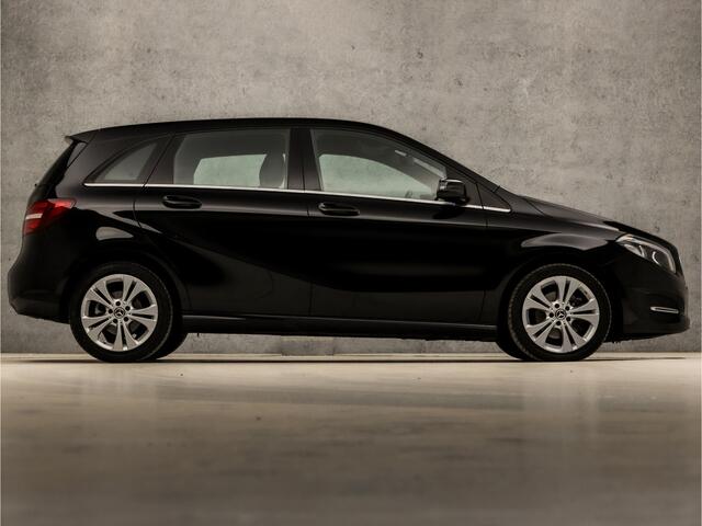 Mercedes-Benz B-KLASSE 180 Ambition Sport Automaat (GROOT NAVI, LEDER, CRUISE, PARKEERSENSOREN, SPORTSTOELEN, CRUISE, LED KOPLAMPEN, BLUETOOTH, NIEUWE APK, NIEUWSTAAT)