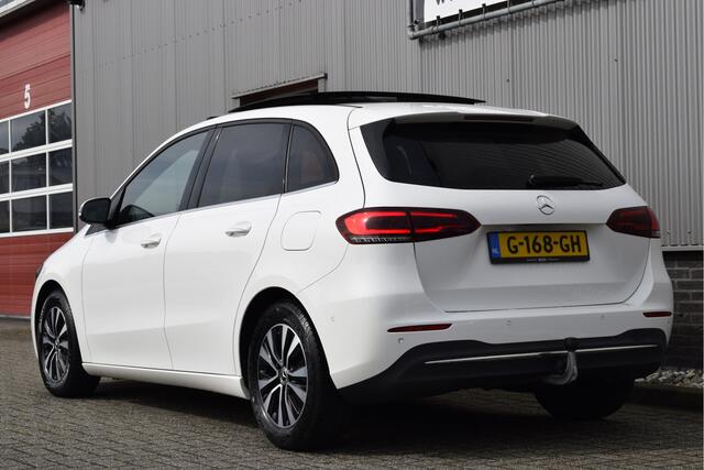 Mercedes-Benz B-KLASSE 180 Business Solution Plus N.A.P, Panorama, Elek. trekhaak, Camera, Stoelverwarming