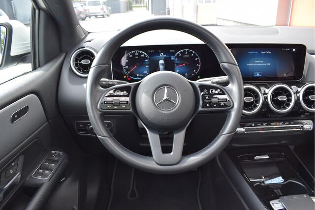 Mercedes-Benz B-KLASSE 180 Business Solution Plus N.A.P, Panorama, Elek. trekhaak, Camera, Stoelverwarming