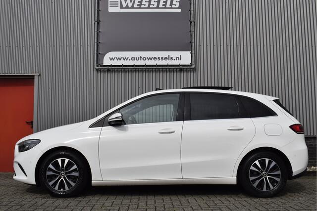 Mercedes-Benz B-KLASSE 180 Business Solution Plus N.A.P, Panorama, Elek. trekhaak, Camera, Stoelverwarming