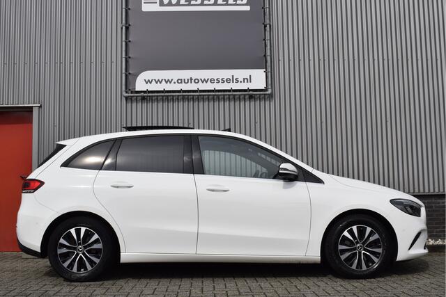 Mercedes-Benz B-KLASSE 180 Business Solution Plus N.A.P, Panorama, Elek. trekhaak, Camera, Stoelverwarming