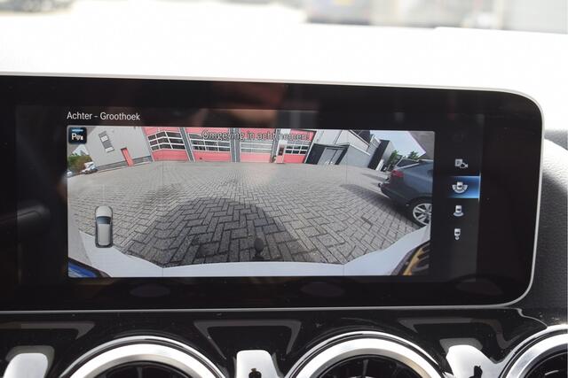Mercedes-Benz B-KLASSE 180 Business Solution Plus N.A.P, Panorama, Elek. trekhaak, Camera, Stoelverwarming