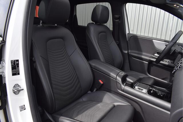Mercedes-Benz B-KLASSE 180 Business Solution Plus N.A.P, Panorama, Elek. trekhaak, Camera, Stoelverwarming