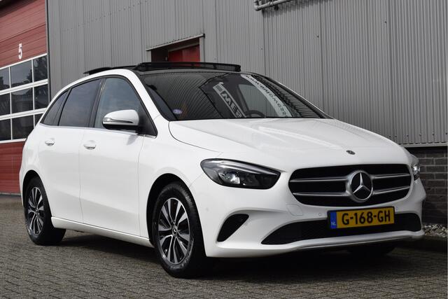 Mercedes-Benz B-KLASSE 180 Business Solution Plus N.A.P, Panorama, Elek. trekhaak, Camera, Stoelverwarming