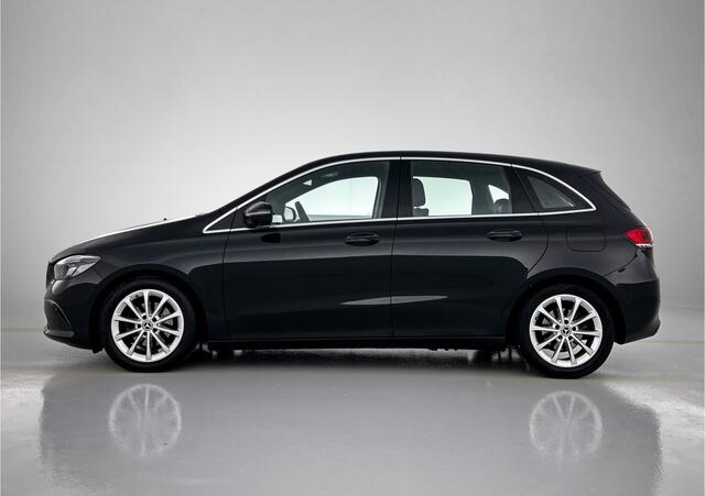 Mercedes-Benz B-KLASSE 180 Style | Pakeersensoren | Elektrische Achterklep | Stoelverwarming | Led Lights | 17 Inch Velgen | Inclusief 24 maanden MB Certified garantie voor Europa.