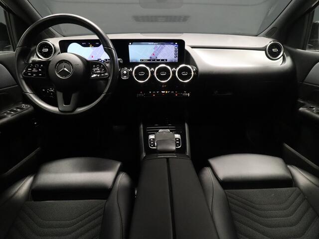 Mercedes-Benz B-KLASSE 200 Business Solution [SCHUIFKANTELDAK, APPLE CARPLAY, CRUISE CONTROL, DIGITAL DASH, STOELVERWARMING, CAMERA, ELEKTRISCHE ACHTERKLEP, FLIPPERS, NAVIGATIE, NIEUWSTAAT]