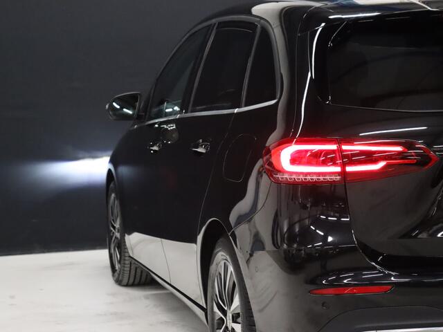 Mercedes-Benz B-KLASSE 200 Business Solution [SCHUIFKANTELDAK, APPLE CARPLAY, CRUISE CONTROL, DIGITAL DASH, STOELVERWARMING, CAMERA, ELEKTRISCHE ACHTERKLEP, FLIPPERS, NAVIGATIE, NIEUWSTAAT]