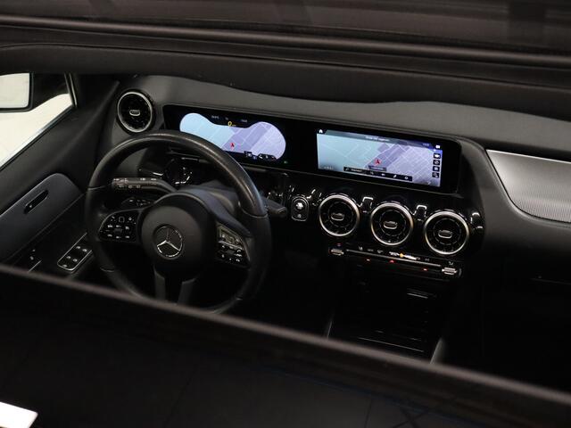 Mercedes-Benz B-KLASSE 200 Business Solution [SCHUIFKANTELDAK, APPLE CARPLAY, CRUISE CONTROL, DIGITAL DASH, STOELVERWARMING, CAMERA, ELEKTRISCHE ACHTERKLEP, FLIPPERS, NAVIGATIE, NIEUWSTAAT]