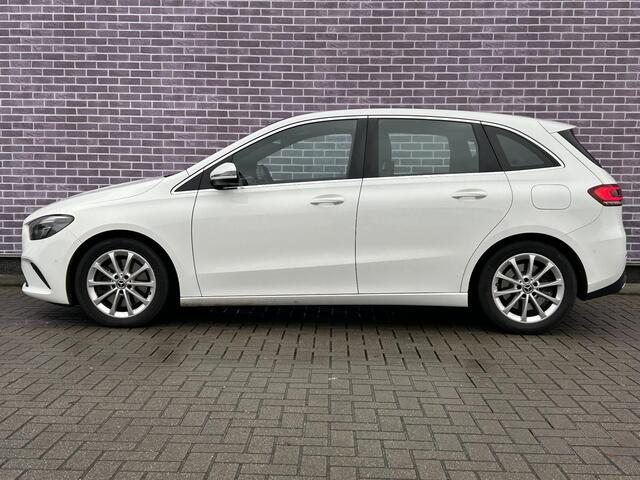 Mercedes-Benz B-KLASSE 250 Premium Progressive | Panoramadak | Widescreen | Achteruitrijcamera | Stoelverwarming | Trekhaak | Cruise Control | LED Koplampen | Navigatie |