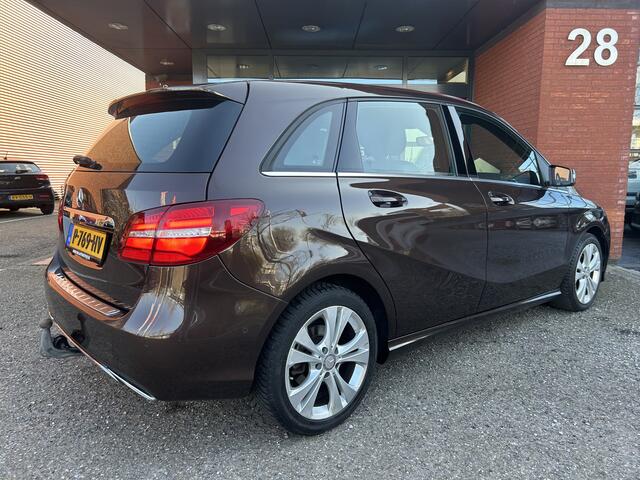 Mercedes-Benz B-KLASSE 180 Ambition // LED // NAVI // CLIMA // HALF LEDER // PDC // STOELVERWARMING //