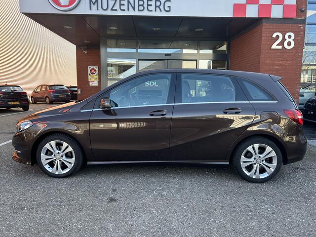 Mercedes-Benz B-KLASSE 180 Ambition // LED // NAVI // CLIMA // HALF LEDER // PDC // STOELVERWARMING //