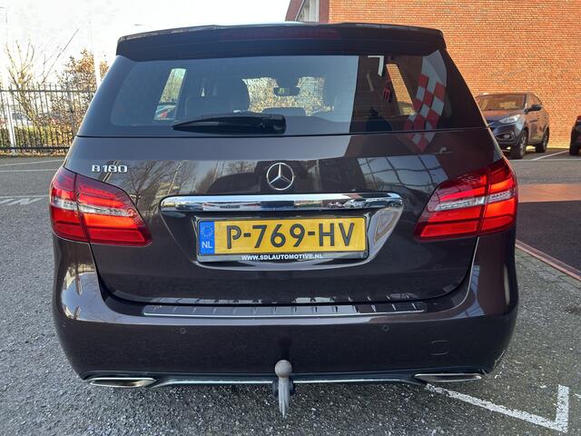 Mercedes-Benz B-KLASSE 180 Ambition // LED // NAVI // CLIMA // HALF LEDER // PDC // STOELVERWARMING //