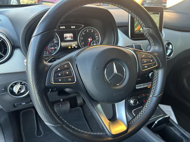Mercedes-Benz B-KLASSE 180 Ambition // LED // NAVI // CLIMA // HALF LEDER // PDC // STOELVERWARMING //