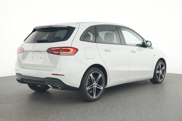 Mercedes-Benz B-KLASSE 250 e Night Plug-In Hybride Night Pakket | Sfeerverlichting | Ledkoplampen | Keyless-Go | Easy-Pack Achterklep. Inclusief 24 maanden MB Certified garantie voor Europa.