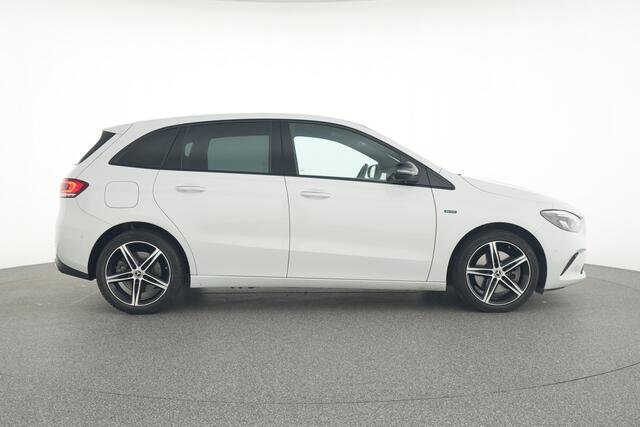 Mercedes-Benz B-KLASSE 250 e Night Plug-In Hybride Night Pakket | Sfeerverlichting | Ledkoplampen | Keyless-Go | Easy-Pack Achterklep. Inclusief 24 maanden MB Certified garantie voor Europa.