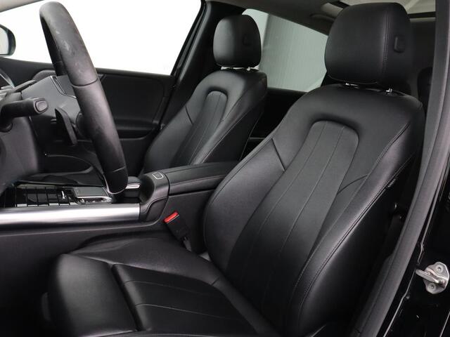 Mercedes-Benz B-KLASSE 180 Business Solution Luxury | Panoramadak | Leder | Stoelverwarming | Trekhaak | Memory | Keyless | Matrix LED | Sfeerverlichting | Navigatie | Widescreen
