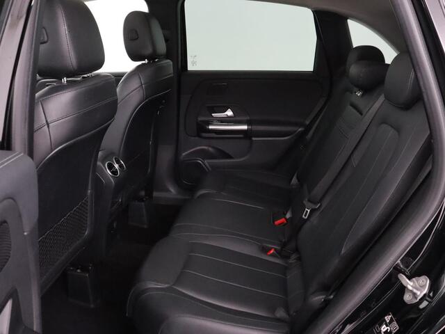 Mercedes-Benz B-KLASSE 180 Business Solution Luxury | Panoramadak | Leder | Stoelverwarming | Trekhaak | Memory | Keyless | Matrix LED | Sfeerverlichting | Navigatie | Widescreen