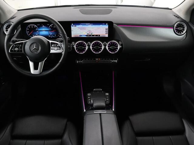 Mercedes-Benz B-KLASSE 180 Business Solution Luxury | Panoramadak | Leder | Stoelverwarming | Trekhaak | Memory | Keyless | Matrix LED | Sfeerverlichting | Navigatie | Widescreen