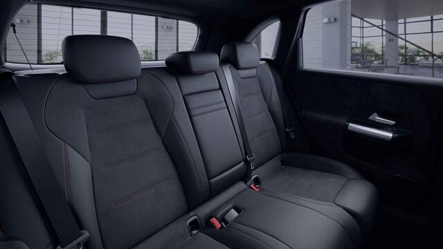 Mercedes-Benz B-KLASSE 180 Business Solution AMG | Night | Achteruitrijcamera | Stoelverwarming | Widescreen |