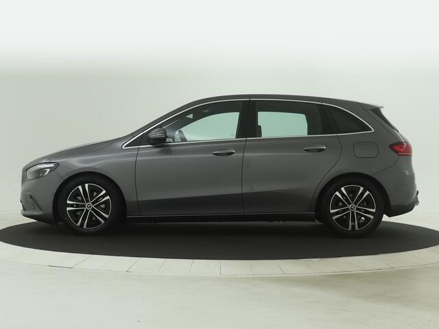 Mercedes-Benz B-KLASSE 180 Star Edition | Trekhaak | Dodehoekassistent | USB-pakket plus | Parkeerpakket met achteruitrijcamera | Sfeerverlichting | Keyless-Go comfortpakket | Verwarmde stoelen vooraan |
