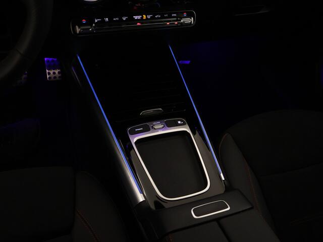 Mercedes-Benz B-KLASSE 180 AMG Line LIMITED Edition | Nightpakket | Keyless-Go comfortpakket | Parkeerpakket met achteruitrijcamera | USB-pakket plus | Sfeerverlichting | Dodehoekassistent | EASY PACK achterklep |