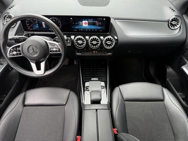 Mercedes-Benz B-KLASSE 200 Premium / Trekhaak (1600 KG Trekgewicht) / Memory Seats / Stoelverwarming / Elektrische Achterklep / Achteruitrijcamera / Cruise Control / Navigatie / All Season Banden
