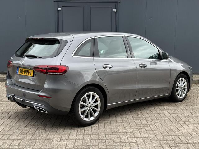 Mercedes-Benz B-KLASSE 200 Premium / Trekhaak (1600 KG Trekgewicht) / Memory Seats / Stoelverwarming / Elektrische Achterklep / Achteruitrijcamera / Cruise Control / Navigatie / All Season Banden