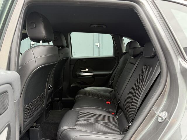 Mercedes-Benz B-KLASSE 200 Premium / Trekhaak (1600 KG Trekgewicht) / Memory Seats / Stoelverwarming / Elektrische Achterklep / Achteruitrijcamera / Cruise Control / Navigatie / All Season Banden