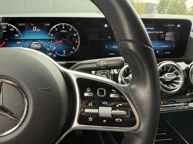Mercedes-Benz B-KLASSE 200 Premium / Trekhaak (1600 KG Trekgewicht) / Memory Seats / Stoelverwarming / Elektrische Achterklep / Achteruitrijcamera / Cruise Control / Navigatie / All Season Banden