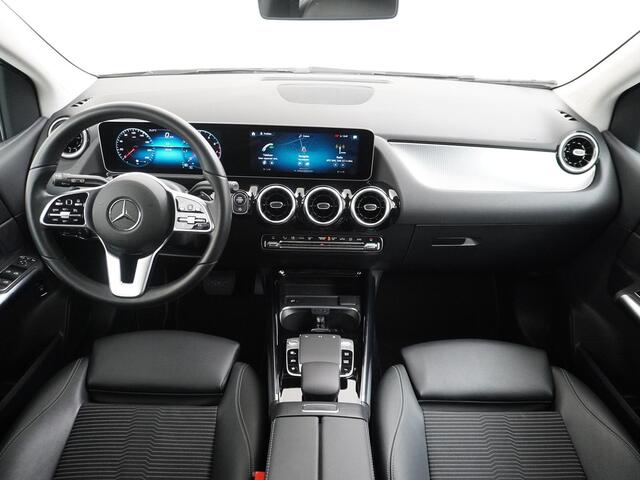 Mercedes-Benz B-KLASSE 220 4MATIC Trekhaak 1800 KG! Led