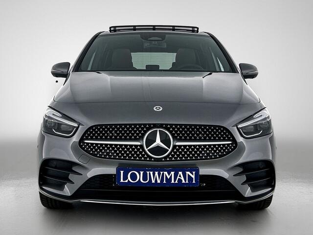 Mercedes-Benz B-KLASSE 250 e Business Solution AMG | Premium Plus pakket | Trekhaak | Warmtewerend, donkergetint glas | Winter pakket | Head-up display | Sierelementen in openporig lindehout zwart | 19 inch multispaaks velgen |