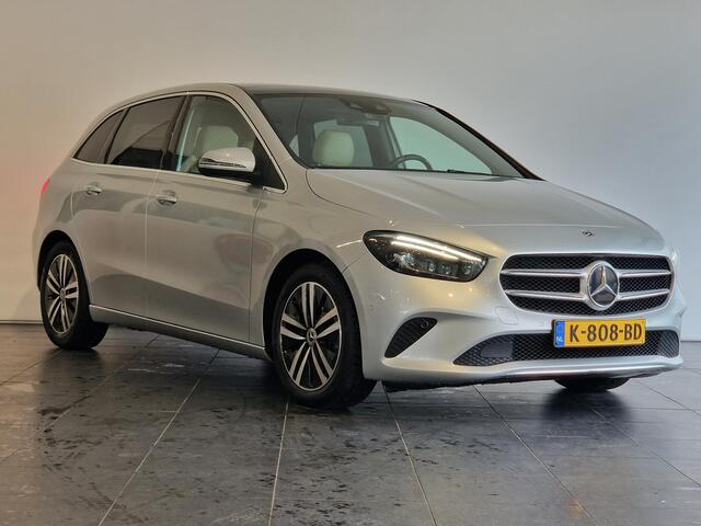 Mercedes-Benz B-KLASSE 200 Business Solution Luxury | ELEKTRISCHE TREKHAAK | PANORAMADAK | ELEKTRISCHE KOFFERKLEP | NAVIGATIE |