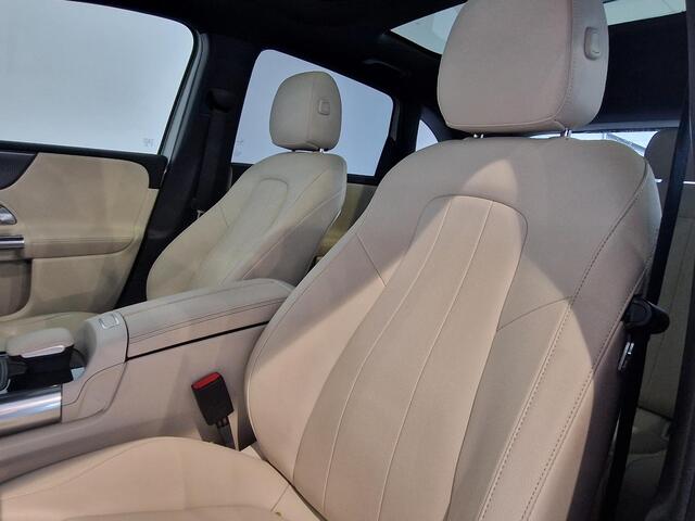 Mercedes-Benz B-KLASSE 200 Business Solution Luxury | ELEKTRISCHE TREKHAAK | PANORAMADAK | ELEKTRISCHE KOFFERKLEP | NAVIGATIE |