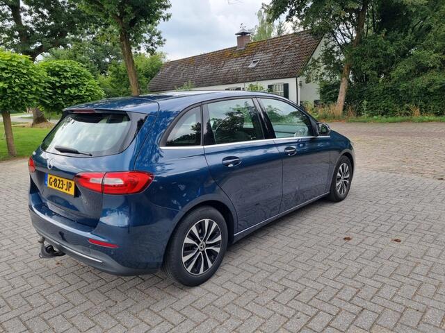 Mercedes-Benz B-KLASSE 180 Aut. Bus. Solution Navi