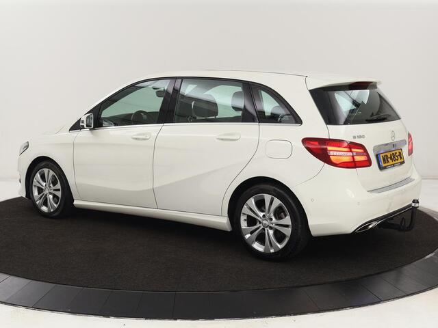 Mercedes-Benz B-KLASSE 180 Ambition | Trekhaak | Half leder | Navigatie | Park Assist | Full LED | Bluetooth | Cruise control | Airco | 17'' lichtmetalen velgen