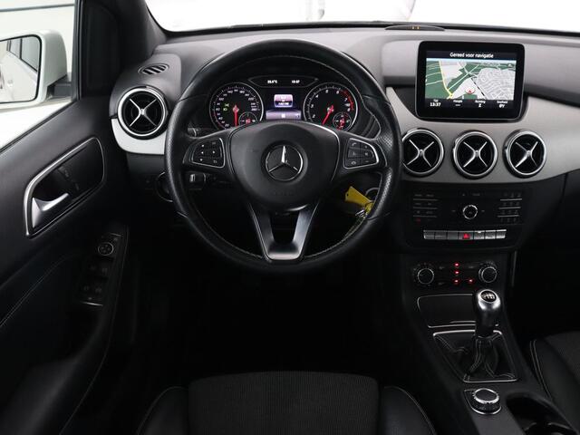 Mercedes-Benz B-KLASSE 180 Ambition | Trekhaak | Half leder | Navigatie | Park Assist | Full LED | Bluetooth | Cruise control | Airco | 17'' lichtmetalen velgen