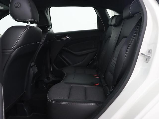 Mercedes-Benz B-KLASSE 180 Ambition | Trekhaak | Half leder | Navigatie | Park Assist | Full LED | Bluetooth | Cruise control | Airco | 17'' lichtmetalen velgen