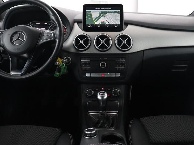 Mercedes-Benz B-KLASSE 180 Ambition | Trekhaak | Half leder | Navigatie | Park Assist | Full LED | Bluetooth | Cruise control | Airco | 17'' lichtmetalen velgen