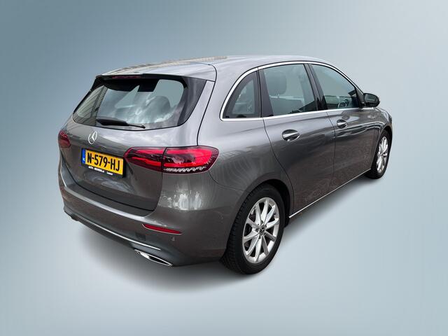 Mercedes-Benz B-KLASSE B200 Business Solution Automaat / LED / Navigatie / Lichtmetaal