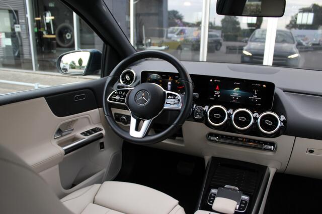 Mercedes-Benz B-KLASSE 180 | Camera | Carplay |