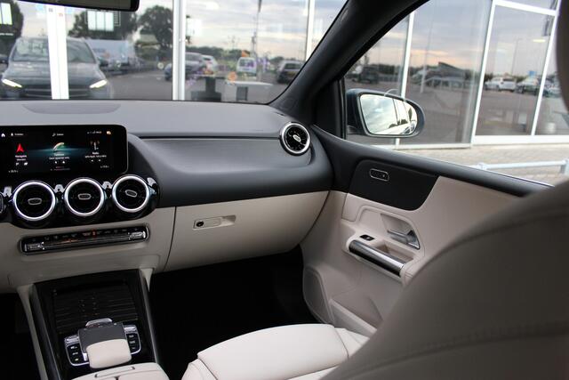 Mercedes-Benz B-KLASSE 180 | Camera | Carplay |