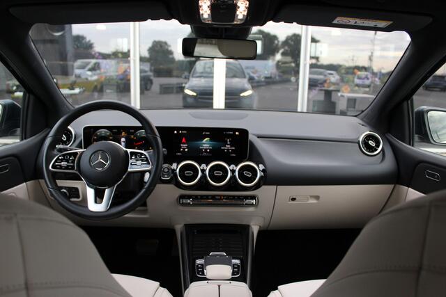 Mercedes-Benz B-KLASSE 180 | Camera | Carplay |