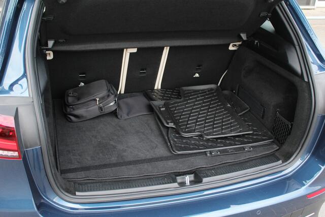 Mercedes-Benz B-KLASSE 180 | Camera | Carplay |