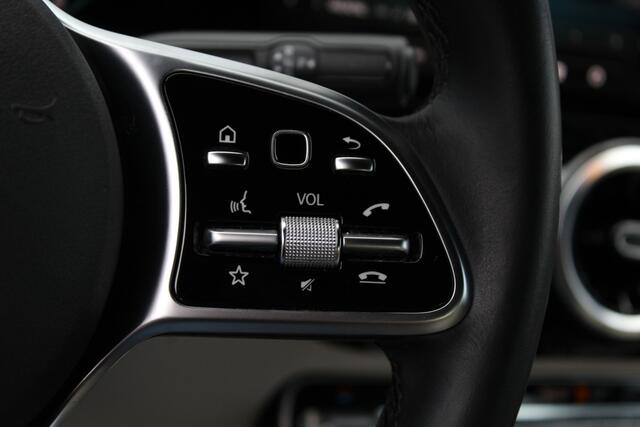 Mercedes-Benz B-KLASSE 180 | Camera | Carplay |