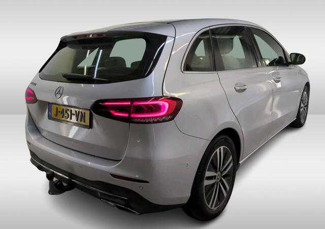 Mercedes-Benz B-KLASSE 180D Autmaat Business Solution Plus / Luxury / Panoramadak / Trekhaak / Xenon / airco-ecc./ Leder / Apk 06-2026