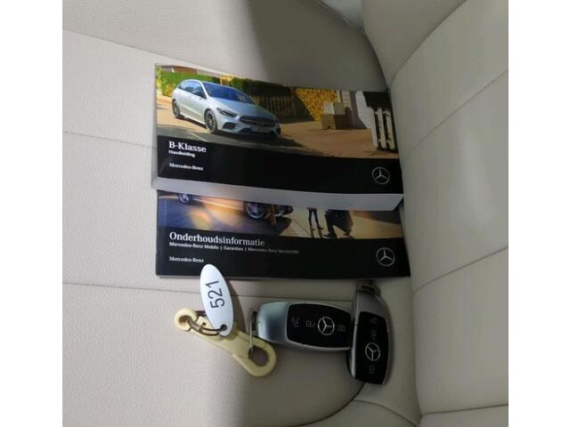 Mercedes-Benz B-KLASSE 180D Autmaat Business Solution Plus / Luxury / Panoramadak / Trekhaak / Xenon / airco-ecc./ Leder / Apk 06-2026
